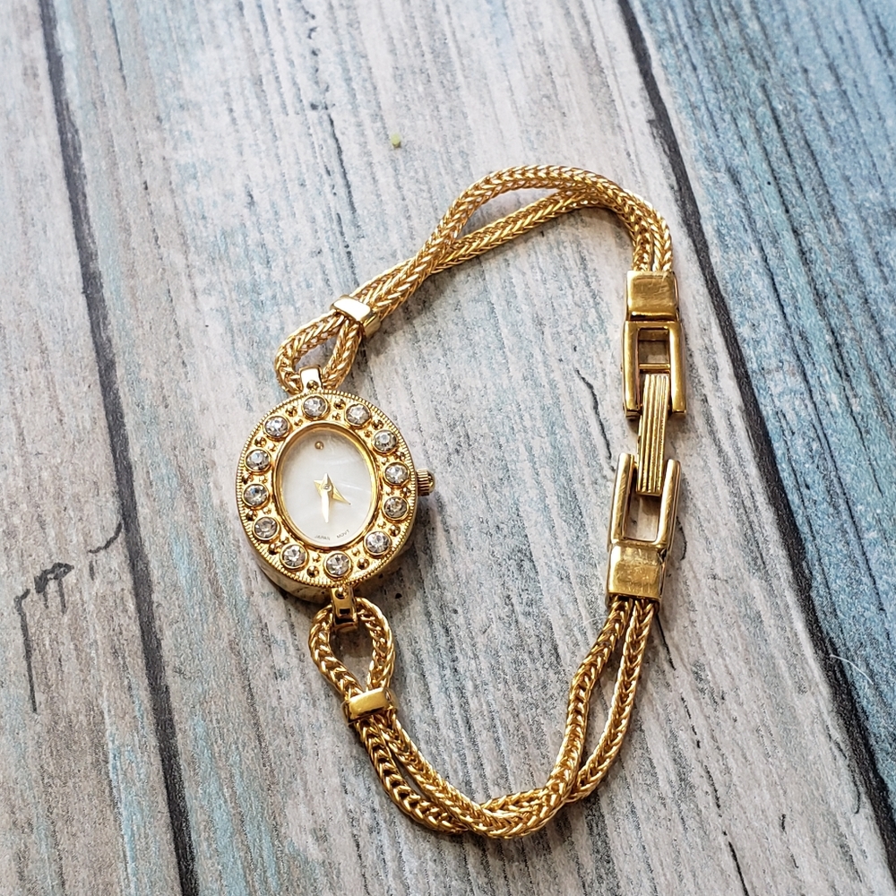 Avon Analog watch. - Picture 9 of 15